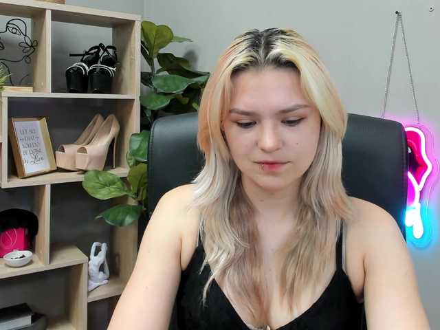 SweetLilyxo live webcam show
