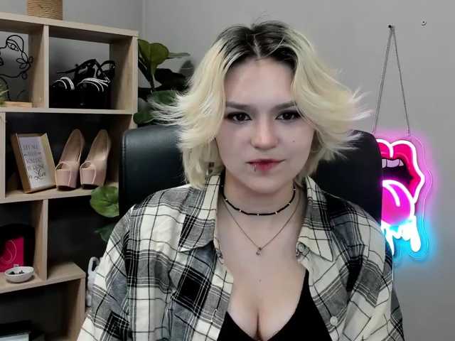 SweetLilyxo live cam on BongaCams