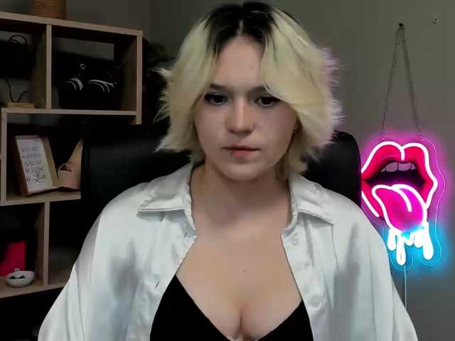 SweetLilyxo live cam on BongaCams