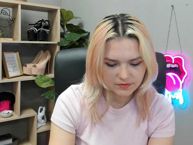 SweetLilyxo live webcam show