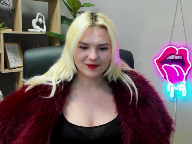 SweetLilyxo's BongaCams show and profile