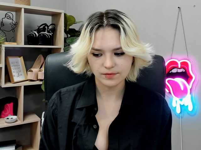 SweetLilyxo live cam on BongaCams