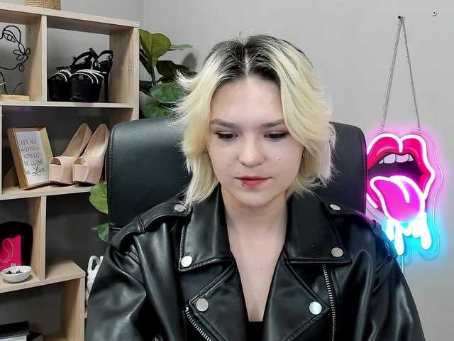 SweetLilyxo live cam on BongaCams