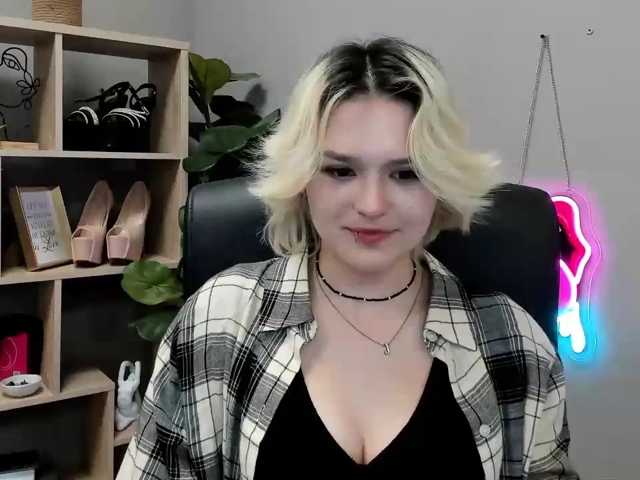 SweetLilyxo live cam on BongaCams