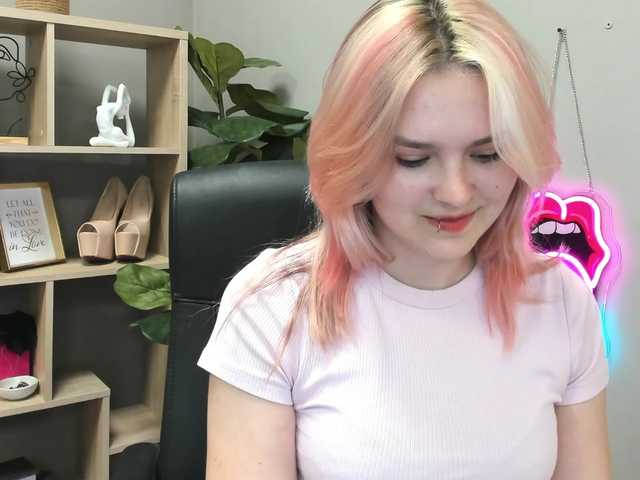 SweetLilyxo live cam on BongaCams