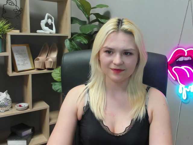 SweetLilyxo's BongaCams show and profile
