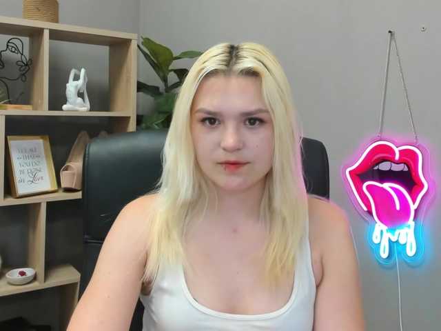 SweetLilyxo live cam on BongaCams