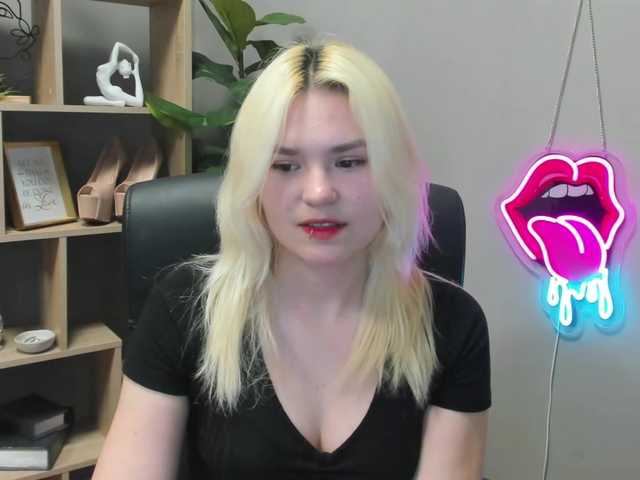 SweetLilyxo's BongaCams show and profile