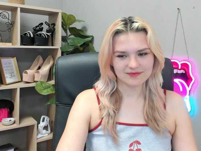 SweetLilyxo live cam on BongaCams