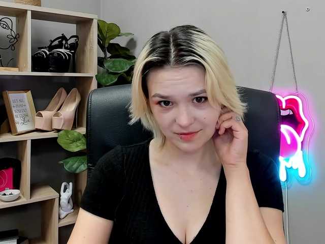 SweetLilyxo live cam on BongaCams