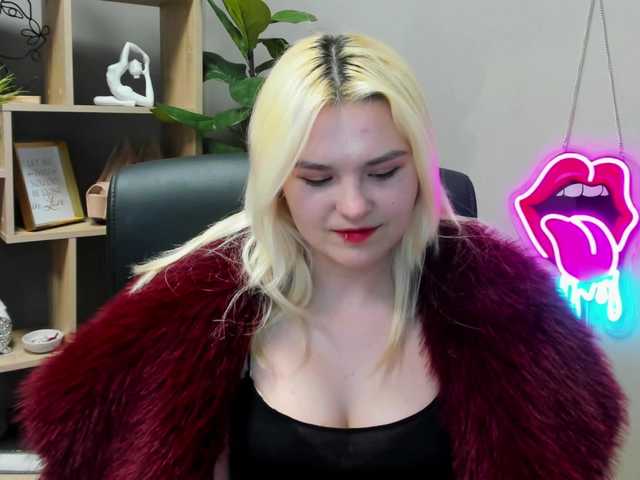 SweetLilyxo's BongaCams show and profile