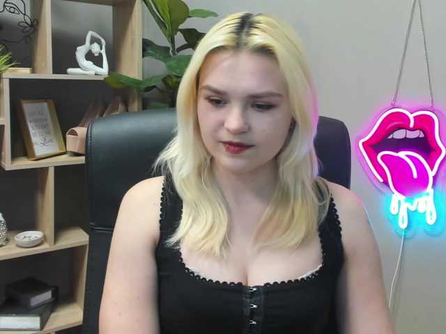 SweetLilyxo's BongaCams show and profile