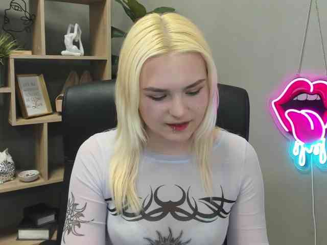 SweetLilyxo webcam