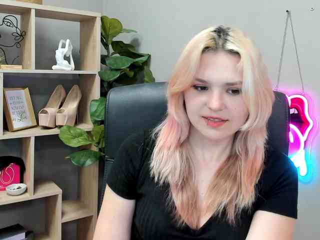 SweetLilyxo webcam