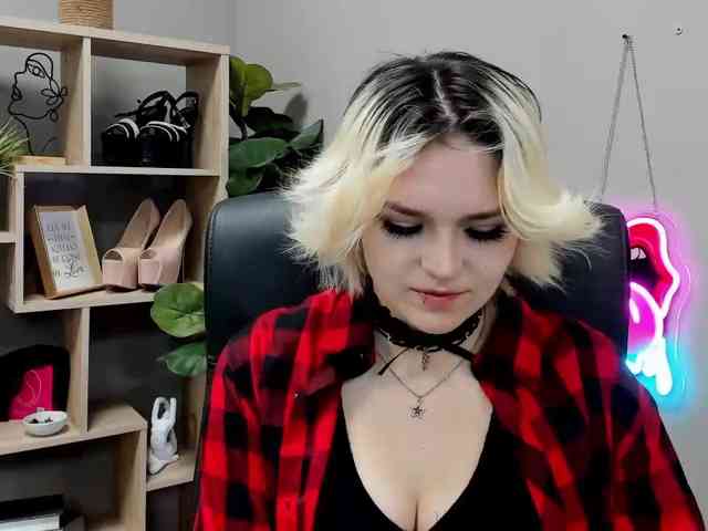 Model: SweetLilyxo