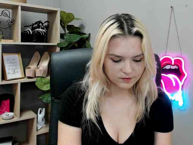SweetLilyxo webcam