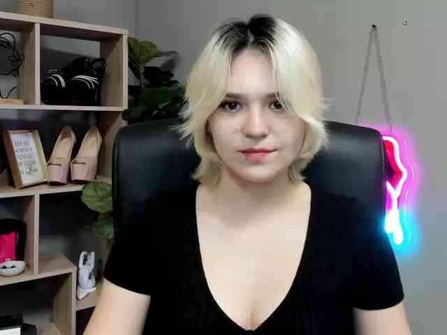 SweetLilyxo webcam