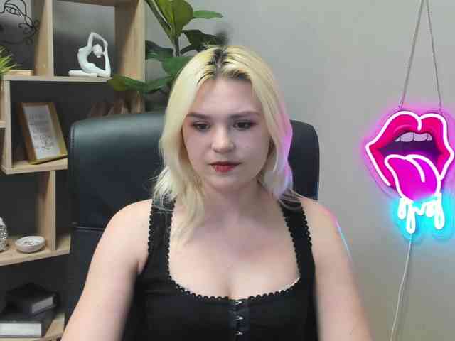 SweetLilyxo webcam