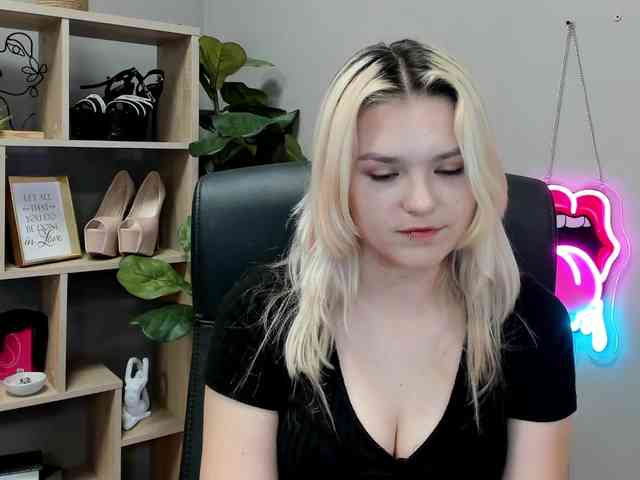 SweetLilyxo webcam