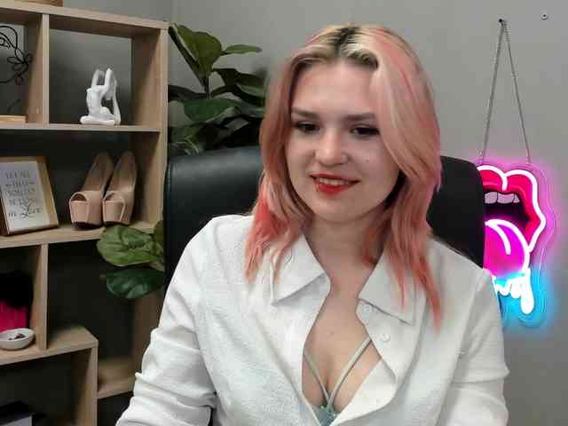 SweetLilyxo webcam
