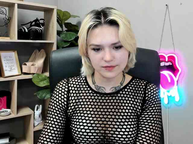 SweetLilyxo webcam