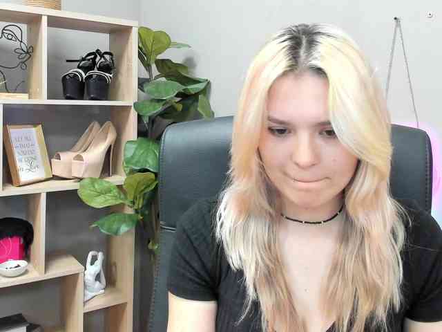 SweetLilyxo webcam