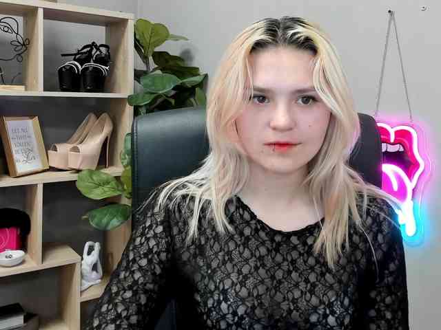 Model: SweetLilyxo