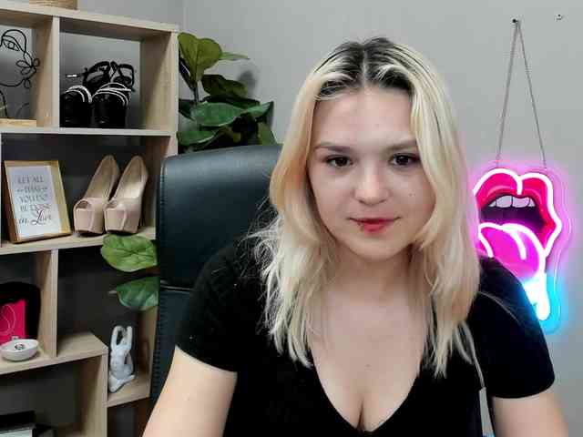 SweetLilyxo webcam
