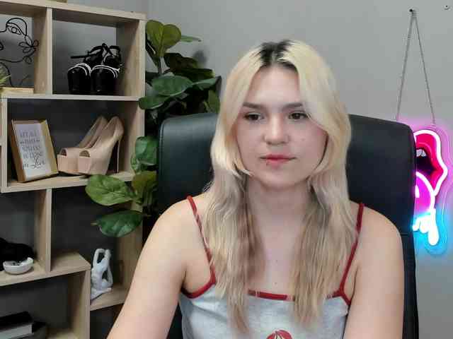 SweetLilyxo webcam