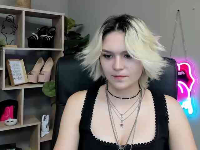 Model: SweetLilyxo
