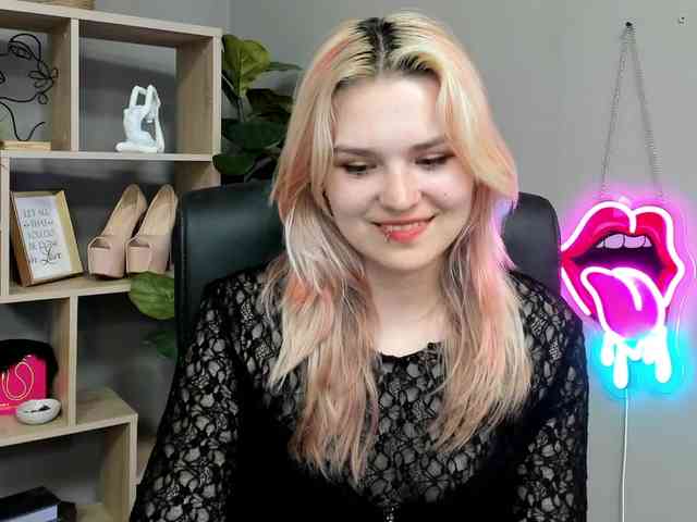 SweetLilyxo webcam