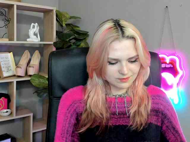 Sweetlilyxo's cam show statistics and live stream