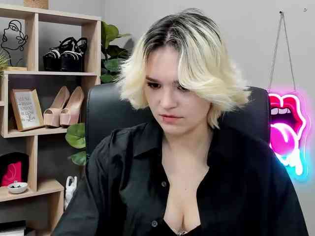 Model: SweetLilyxo