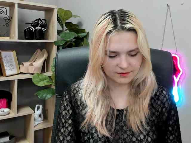 SweetLilyxo webcam