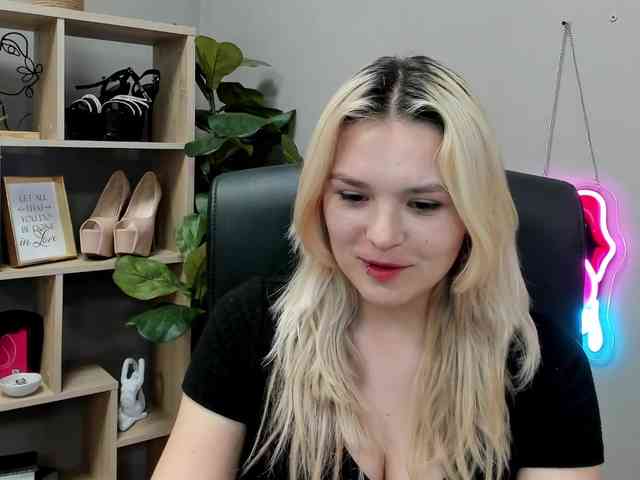 SweetLilyxo webcam