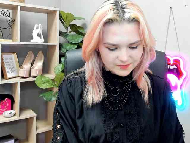 SweetLilyxo webcam