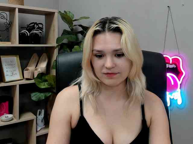 SweetLilyxo webcam