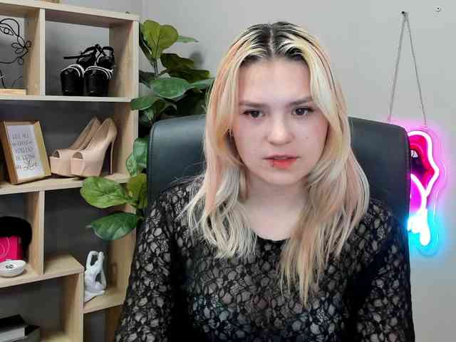 Model: SweetLilyxo