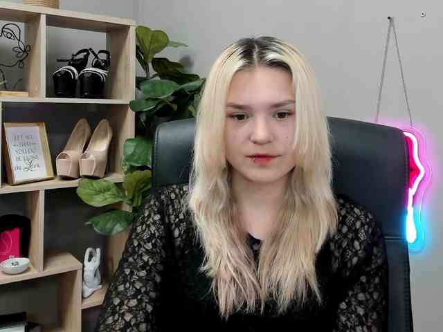 SweetLilyxo webcam