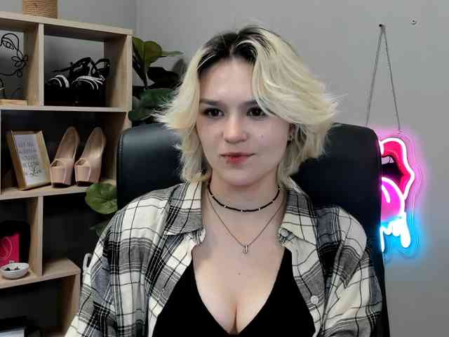 Model: SweetLilyxo