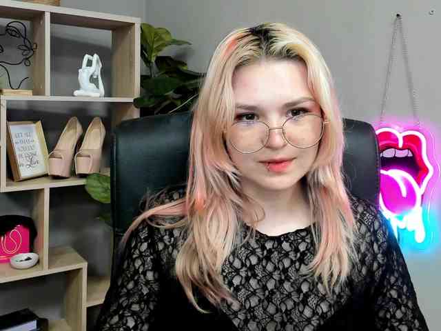 SweetLilyxo webcam