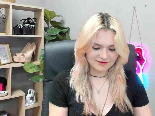 SweetLilyxo webcam