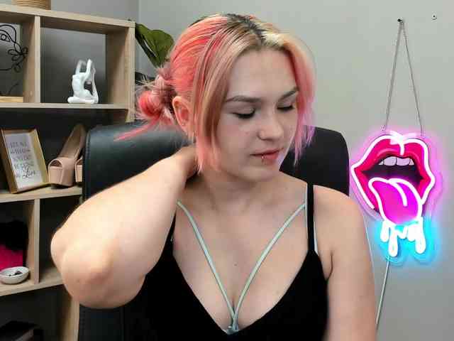 SweetLilyxo webcam