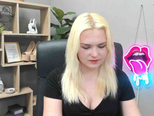 SweetLilyxo webcam