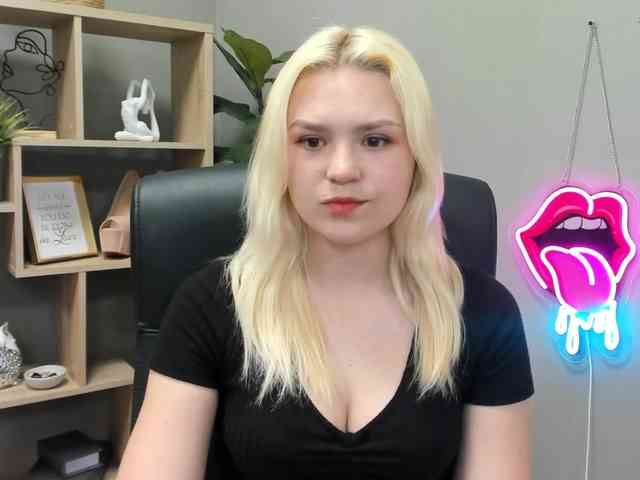 SweetLilyxo webcam