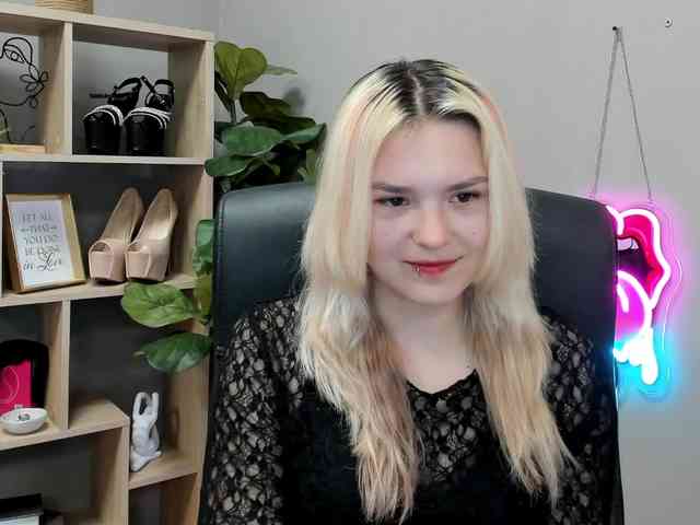 SweetLilyxo webcam