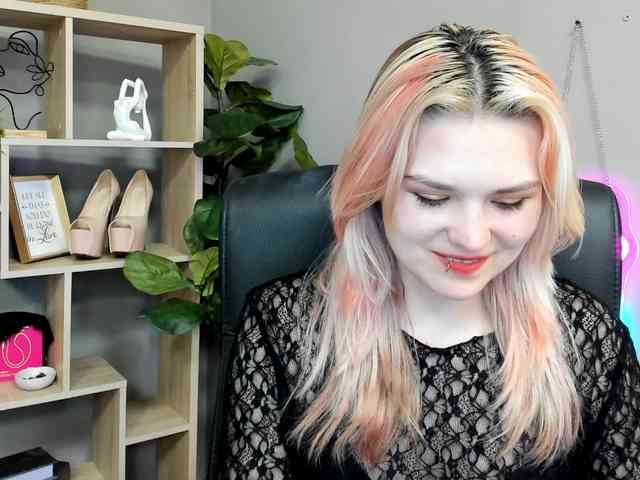 SweetLilyxo webcam