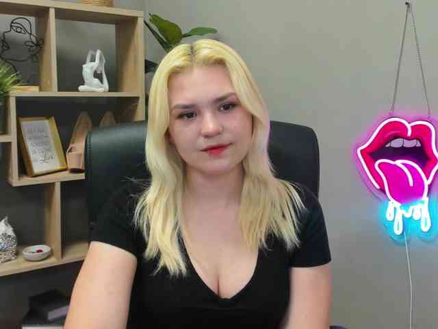 SweetLilyxo webcam