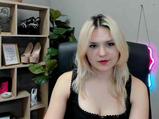 SweetLilyxo webcam