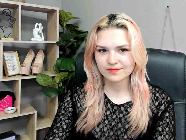 SweetLilyxo webcam
